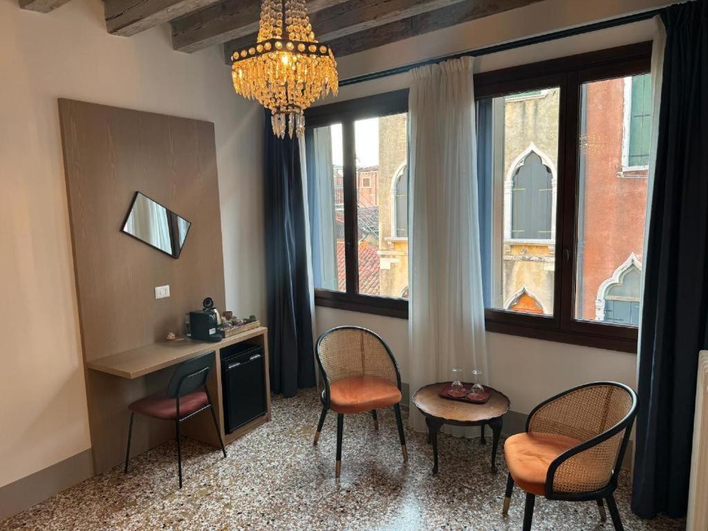 Tra San Marco E Rialto *